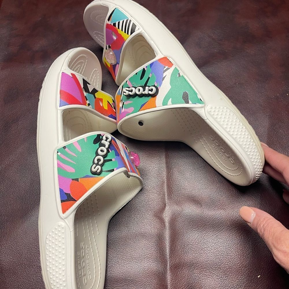 Crocs classic retro resort sandals jibbitz‎ charms size men’s 9 women’s 11 - Picture 9 of 12
